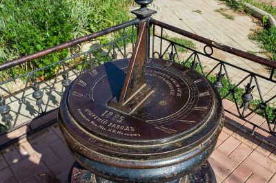 Солнечные часы Вологдина в Очёре