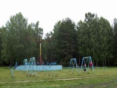Загородный лагерь. Детская площадка